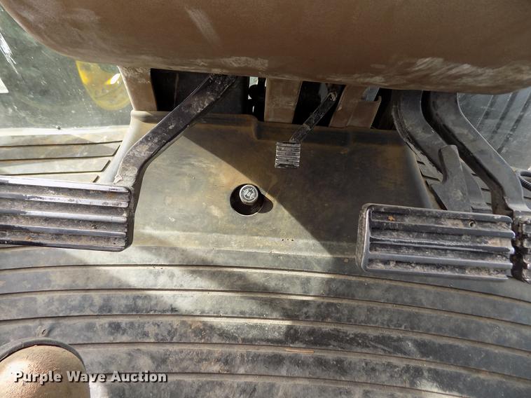 image for item DB9038 2002 John Deere 8320 MFWD tractor