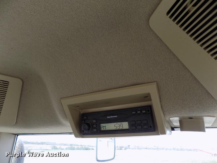 image for item DB9038 2002 John Deere 8320 MFWD tractor