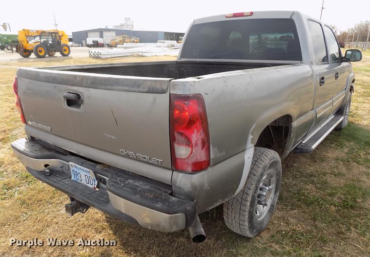 image for item DY9114 2003 Chevrolet Silverado 2500HD LT Crew Cab pickup truck