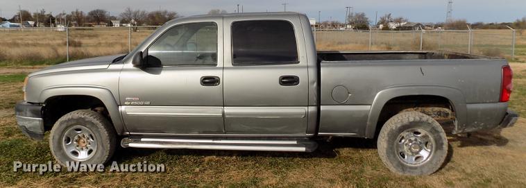 image for item DY9114 2003 Chevrolet Silverado 2500HD LT Crew Cab pickup truck