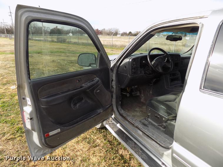 image for item DY9114 2003 Chevrolet Silverado 2500HD LT Crew Cab pickup truck