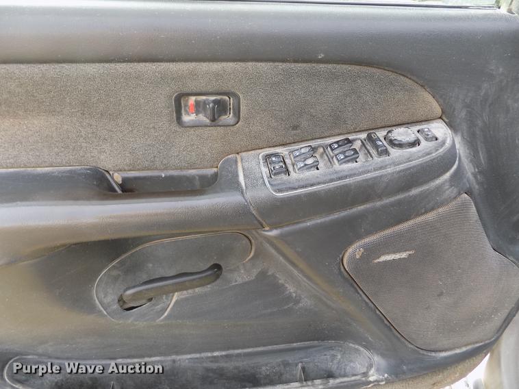 image for item DY9114 2003 Chevrolet Silverado 2500HD LT Crew Cab pickup truck