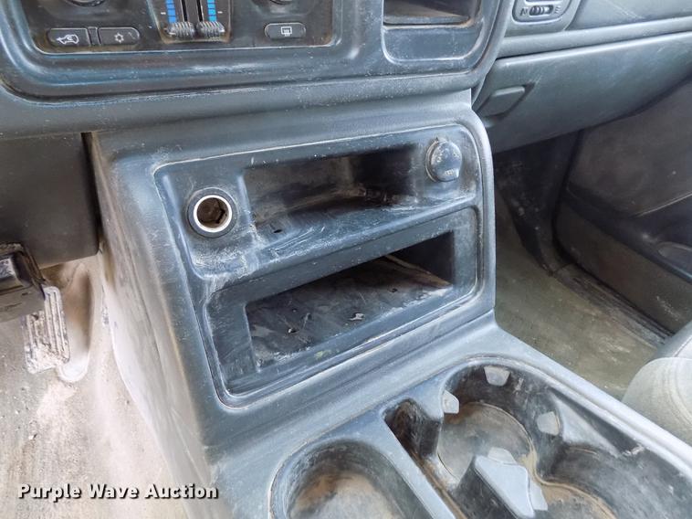 image for item DY9114 2003 Chevrolet Silverado 2500HD LT Crew Cab pickup truck