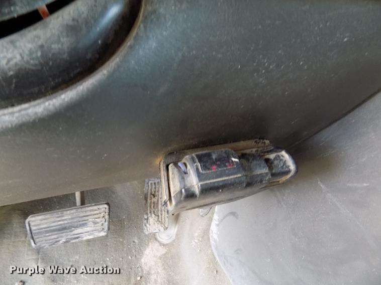 image for item DY9114 2003 Chevrolet Silverado 2500HD LT Crew Cab pickup truck