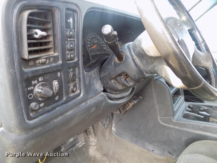 image for item DY9114 2003 Chevrolet Silverado 2500HD LT Crew Cab pickup truck