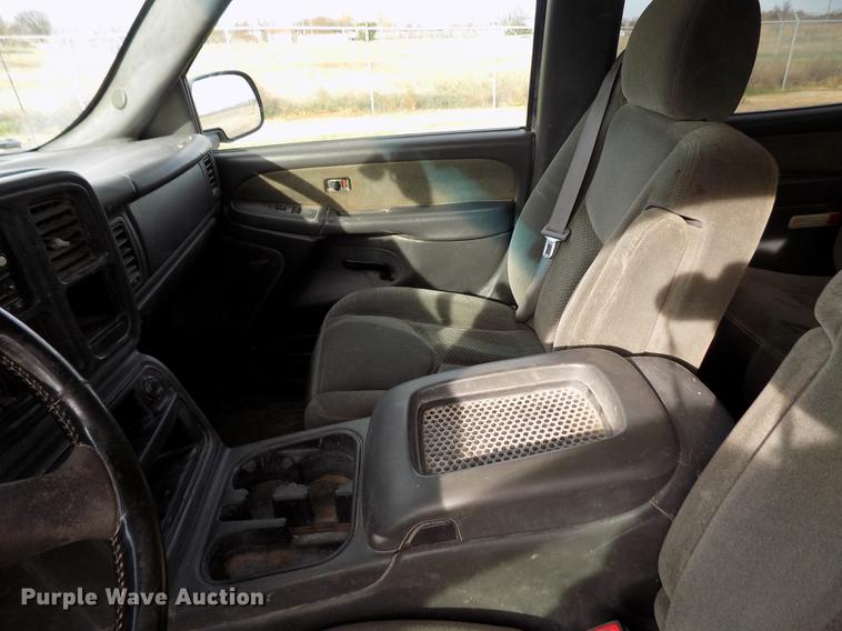 image for item DY9114 2003 Chevrolet Silverado 2500HD LT Crew Cab pickup truck