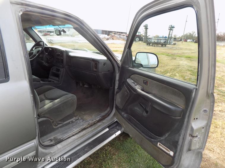 image for item DY9114 2003 Chevrolet Silverado 2500HD LT Crew Cab pickup truck