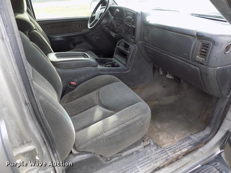 image for item DY9114 2003 Chevrolet Silverado 2500HD LT Crew Cab pickup truck