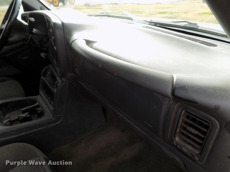 image for item DY9114 2003 Chevrolet Silverado 2500HD LT Crew Cab pickup truck