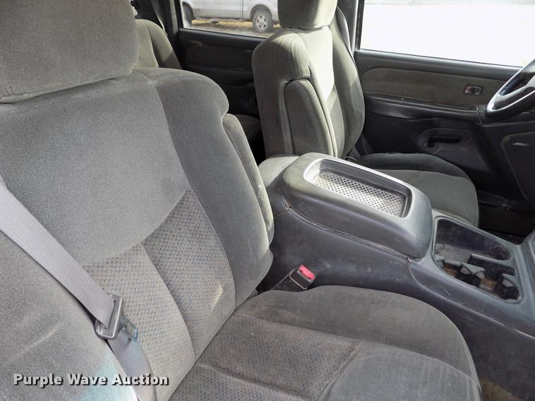 image for item DY9114 2003 Chevrolet Silverado 2500HD LT Crew Cab pickup truck