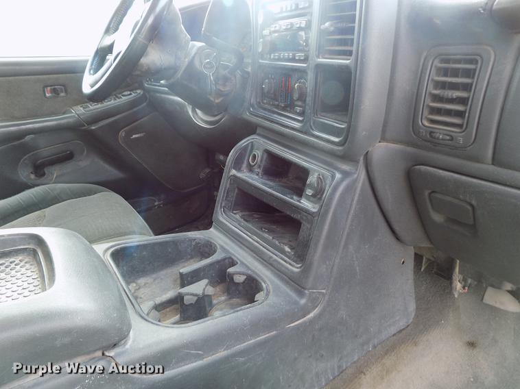 image for item DY9114 2003 Chevrolet Silverado 2500HD LT Crew Cab pickup truck