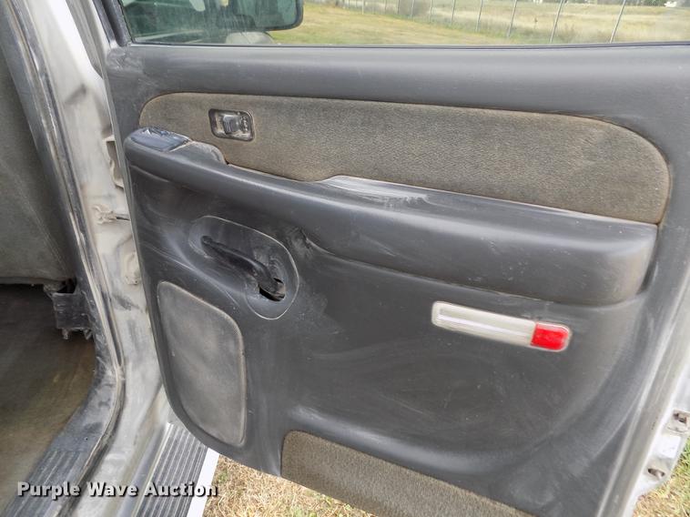 image for item DY9114 2003 Chevrolet Silverado 2500HD LT Crew Cab pickup truck