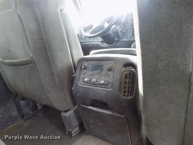 image for item DY9114 2003 Chevrolet Silverado 2500HD LT Crew Cab pickup truck