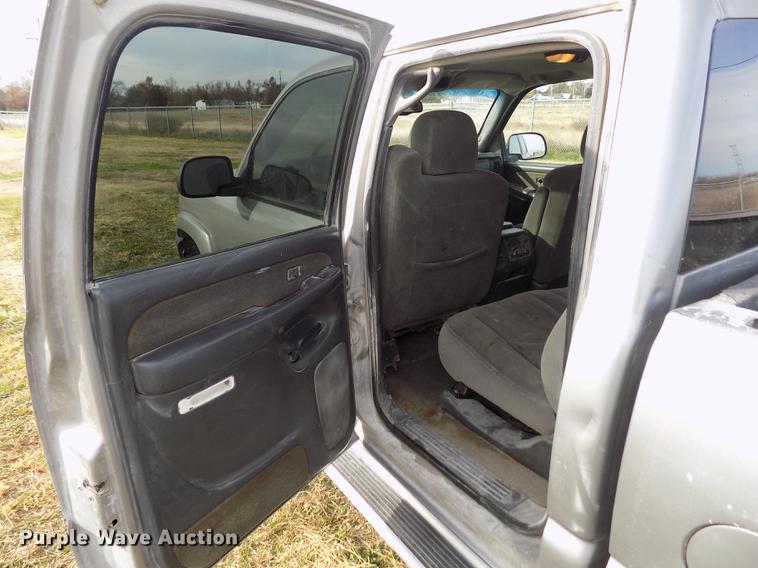 image for item DY9114 2003 Chevrolet Silverado 2500HD LT Crew Cab pickup truck