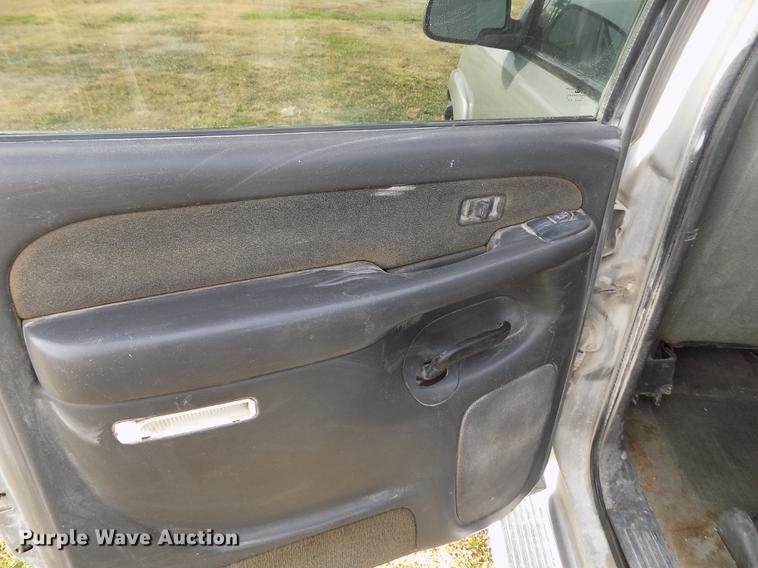 image for item DY9114 2003 Chevrolet Silverado 2500HD LT Crew Cab pickup truck