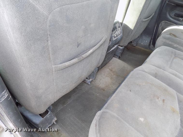 image for item DY9114 2003 Chevrolet Silverado 2500HD LT Crew Cab pickup truck