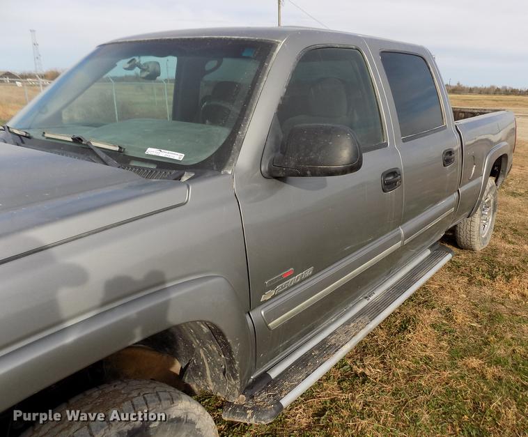 image for item DY9114 2003 Chevrolet Silverado 2500HD LT Crew Cab pickup truck