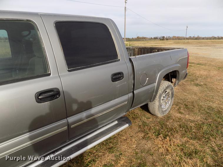 image for item DY9114 2003 Chevrolet Silverado 2500HD LT Crew Cab pickup truck