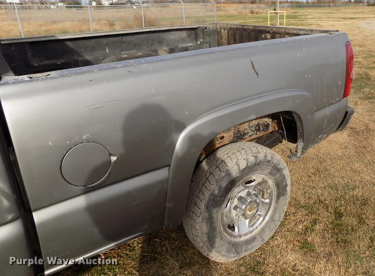 image for item DY9114 2003 Chevrolet Silverado 2500HD LT Crew Cab pickup truck