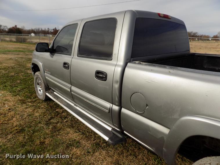 image for item DY9114 2003 Chevrolet Silverado 2500HD LT Crew Cab pickup truck
