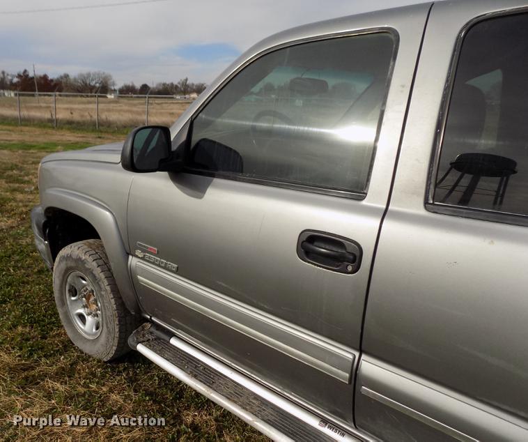 image for item DY9114 2003 Chevrolet Silverado 2500HD LT Crew Cab pickup truck