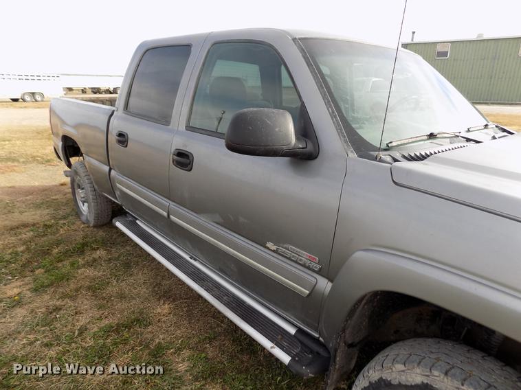 image for item DY9114 2003 Chevrolet Silverado 2500HD LT Crew Cab pickup truck