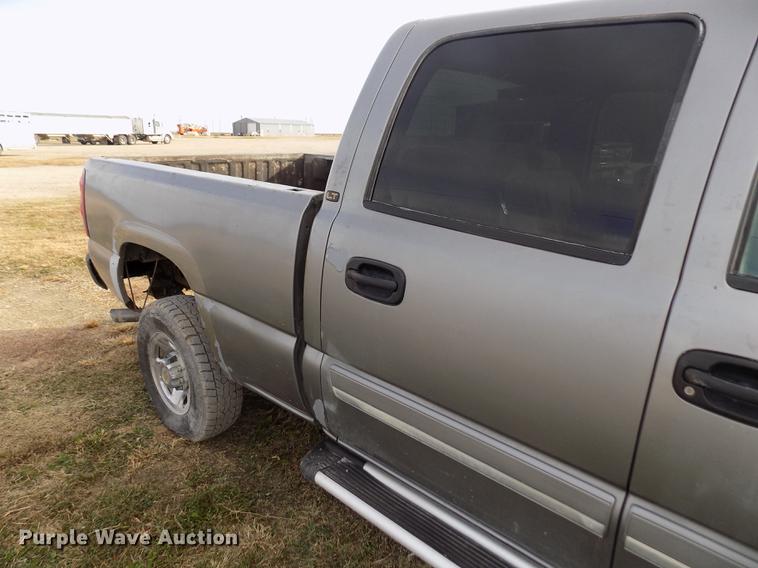 image for item DY9114 2003 Chevrolet Silverado 2500HD LT Crew Cab pickup truck