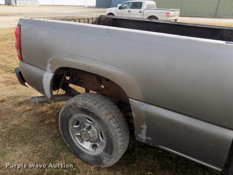 image for item DY9114 2003 Chevrolet Silverado 2500HD LT Crew Cab pickup truck