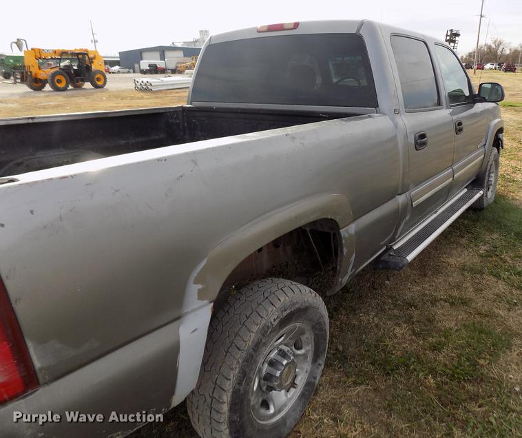image for item DY9114 2003 Chevrolet Silverado 2500HD LT Crew Cab pickup truck