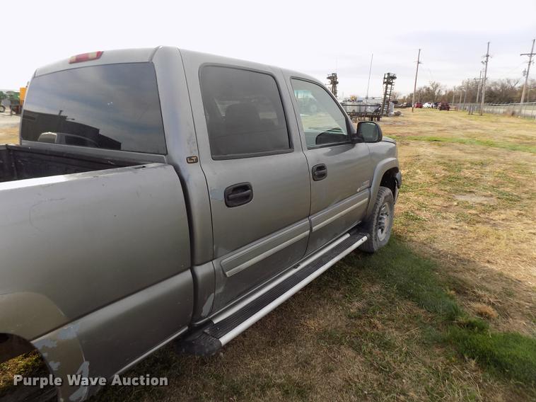 image for item DY9114 2003 Chevrolet Silverado 2500HD LT Crew Cab pickup truck