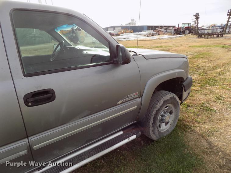 image for item DY9114 2003 Chevrolet Silverado 2500HD LT Crew Cab pickup truck