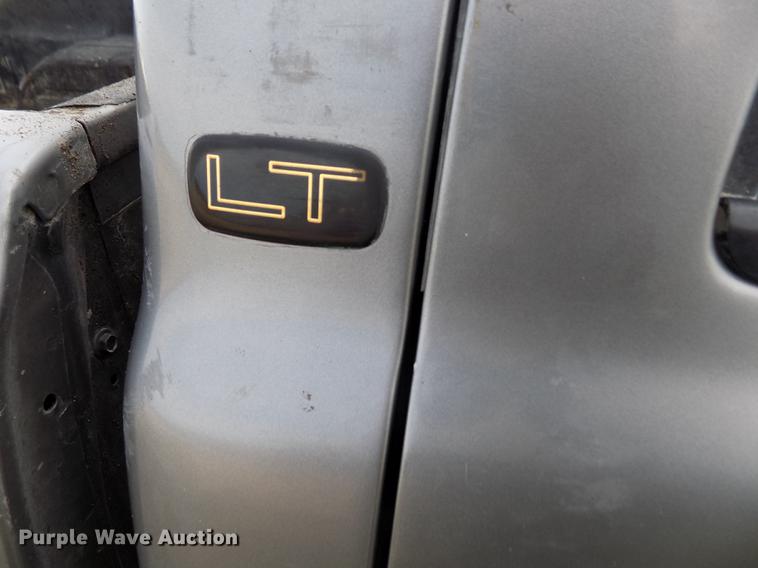 image for item DY9114 2003 Chevrolet Silverado 2500HD LT Crew Cab pickup truck