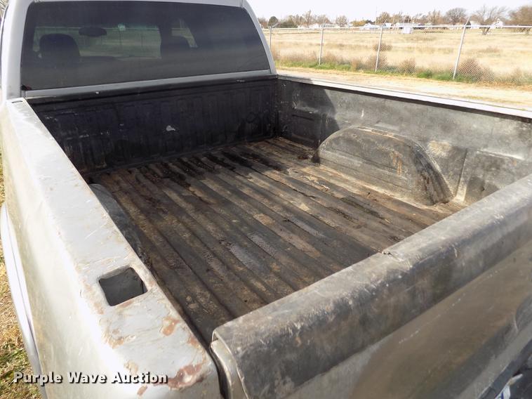 image for item DY9114 2003 Chevrolet Silverado 2500HD LT Crew Cab pickup truck