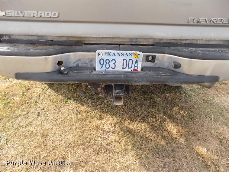 image for item DY9114 2003 Chevrolet Silverado 2500HD LT Crew Cab pickup truck