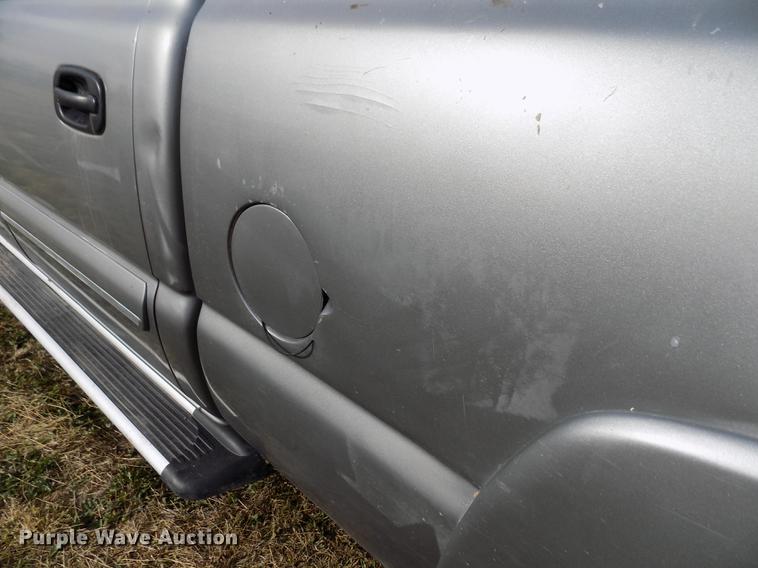 image for item DY9114 2003 Chevrolet Silverado 2500HD LT Crew Cab pickup truck