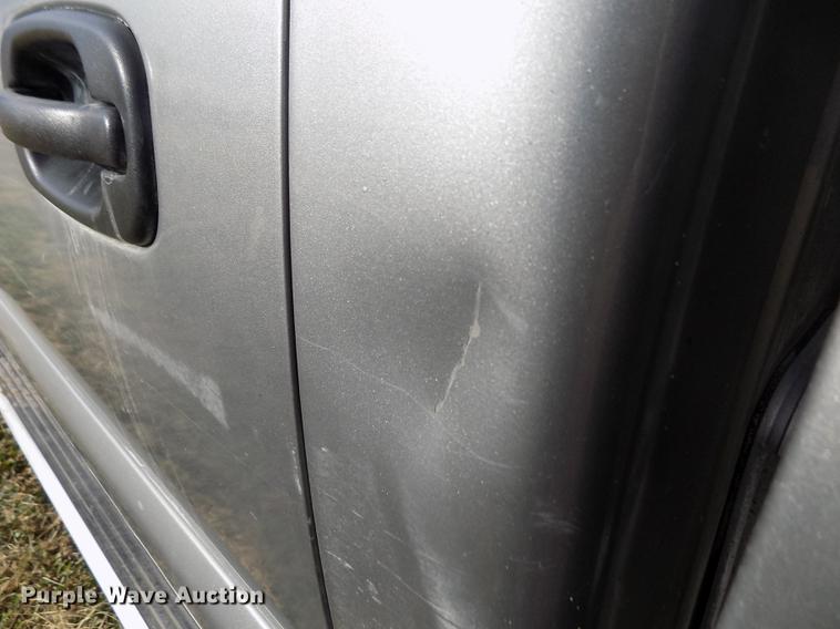 image for item DY9114 2003 Chevrolet Silverado 2500HD LT Crew Cab pickup truck