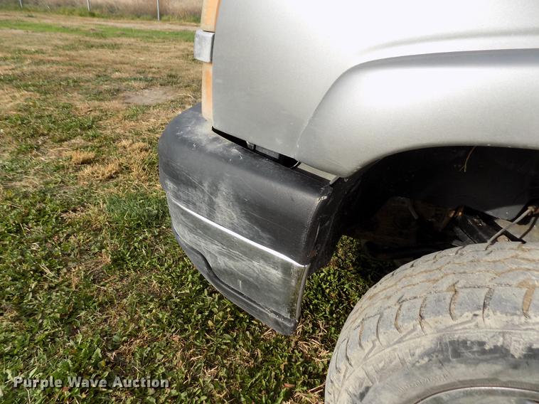 image for item DY9114 2003 Chevrolet Silverado 2500HD LT Crew Cab pickup truck