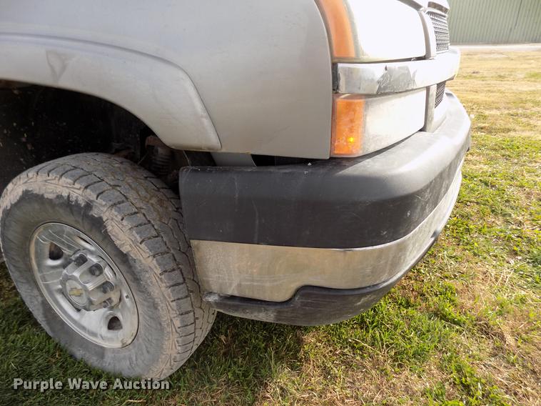 image for item DY9114 2003 Chevrolet Silverado 2500HD LT Crew Cab pickup truck