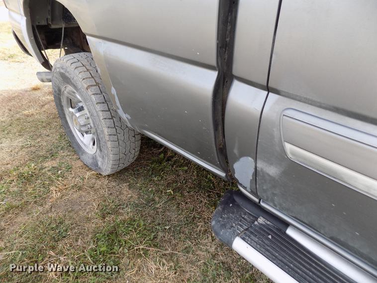 image for item DY9114 2003 Chevrolet Silverado 2500HD LT Crew Cab pickup truck