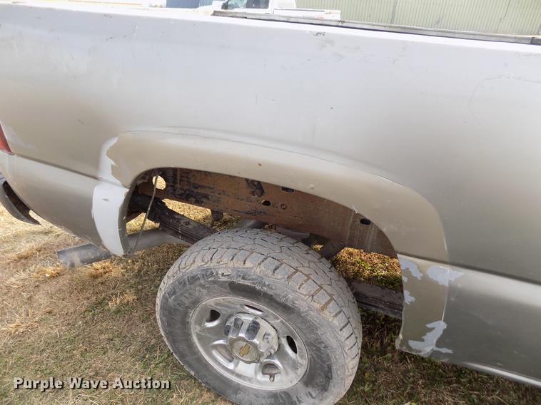 image for item DY9114 2003 Chevrolet Silverado 2500HD LT Crew Cab pickup truck