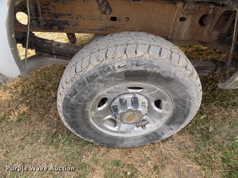 image for item DY9114 2003 Chevrolet Silverado 2500HD LT Crew Cab pickup truck