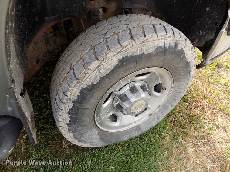 image for item DY9114 2003 Chevrolet Silverado 2500HD LT Crew Cab pickup truck