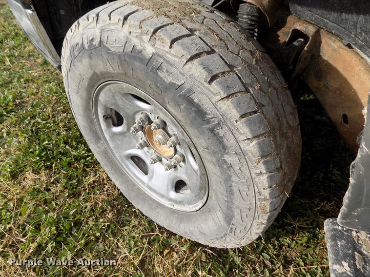 image for item DY9114 2003 Chevrolet Silverado 2500HD LT Crew Cab pickup truck