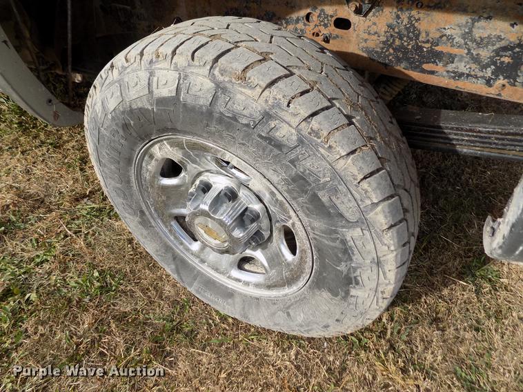 image for item DY9114 2003 Chevrolet Silverado 2500HD LT Crew Cab pickup truck