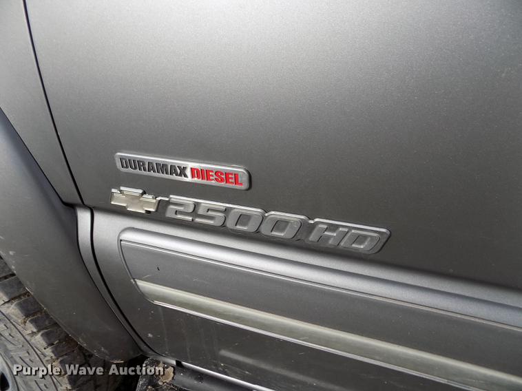 image for item DY9114 2003 Chevrolet Silverado 2500HD LT Crew Cab pickup truck