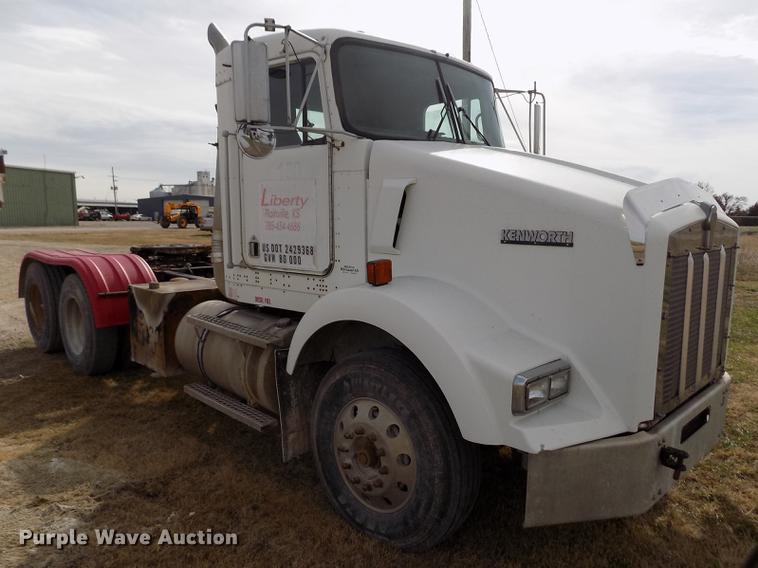 image for item DY9118 1998 Kenworth T800 semi truck