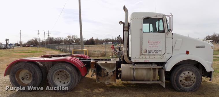 image for item DY9118 1998 Kenworth T800 semi truck