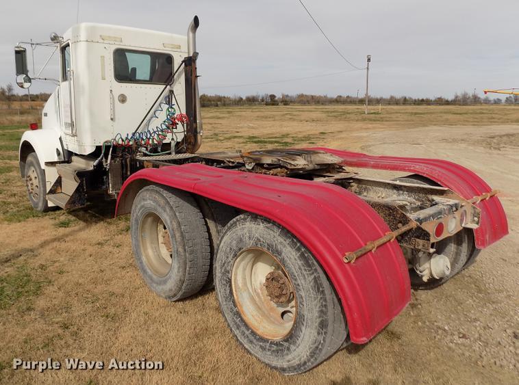 image for item DY9118 1998 Kenworth T800 semi truck