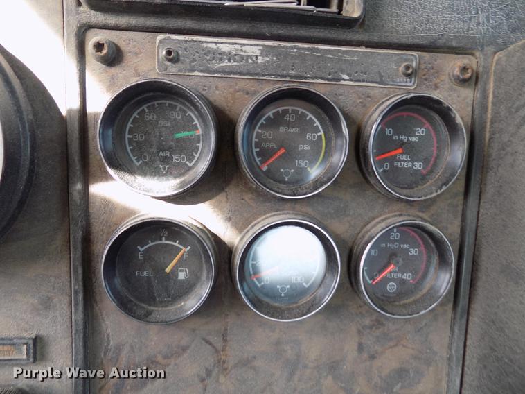 image for item DY9118 1998 Kenworth T800 semi truck