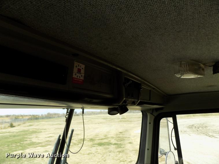 image for item DY9118 1998 Kenworth T800 semi truck